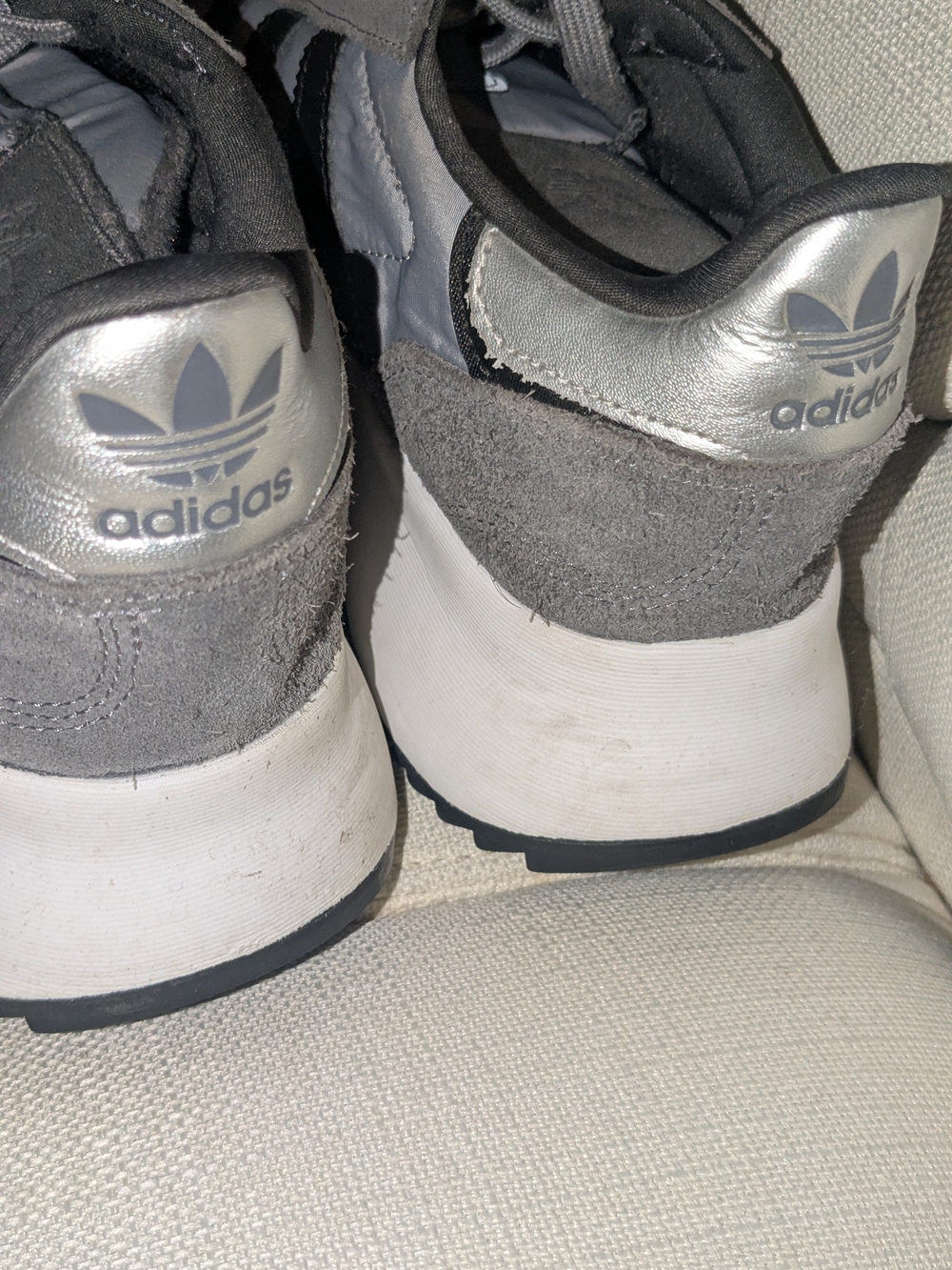Adidas Men's Gray & Black Retro Runner Sneakers - Picture 4 of 5